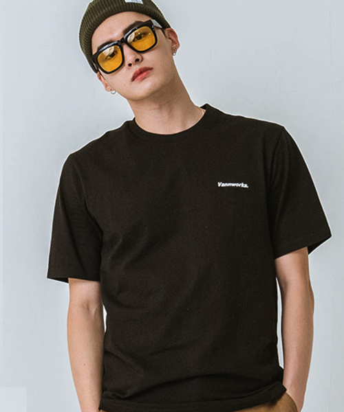 VANNWORKS(バンワークス)の「ミニマリズムロゴ半袖Tシャツ (VS0029) ブラック_ホワイト(Tシャツ/カットソー・レディース・その他・MEDIUM/SMALL/X-LARGE/XX-LARGE/LARGE)」の1枚目の写真