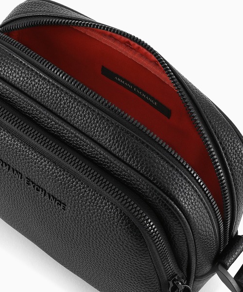 ARMANI EXCHANGE(アルマーニエクスチェンジ)の「【A|X アルマーニ エクスチェンジ】AXロゴ ポーチ/セカンドバッグ(ポーチ・メンズ・ブラック・FREE)」の4枚目の写真