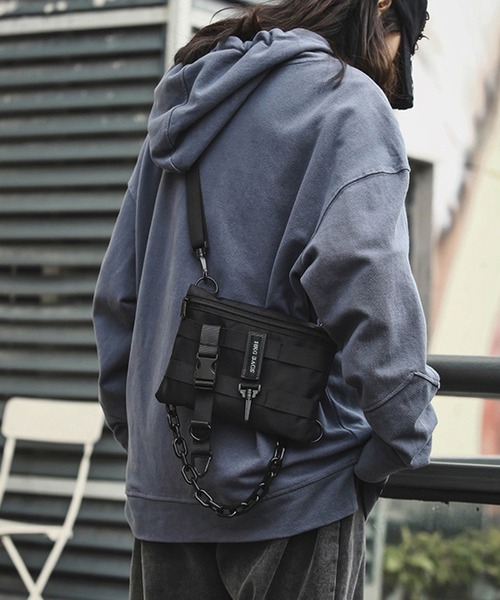 WESTBOY（ウエストボーイ）の「3WAY　チェーン ユニセックス ナイロン ショルダーバッグ サコッシュ WO25W12BG21（ショルダーバッグ・メンズ・ブラック・FREE）」の2枚目の写真