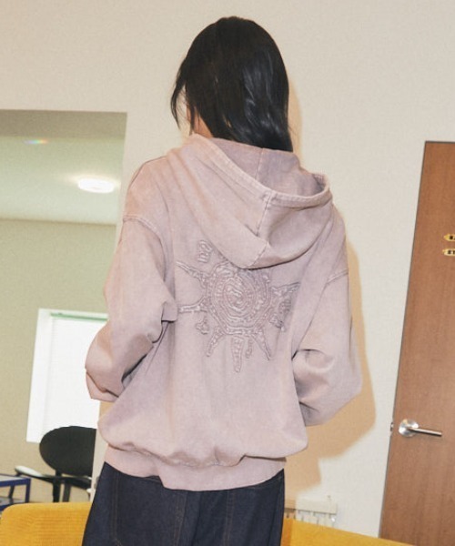 MAHAGRID（マハグリッド）の「mahagrid 『mahagrid/マハグリッド』 Washed Solar Applique Zip-Up Hoodie/ウォッシュドソーラージップアップパーカー（パーカー・レディース・チャコールグレー/ピンク・FREE）」の16枚目の写真