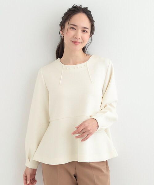 SHOO・LA・RUE(シューラルー)の「【S-LL/なめらかタッチ】上品見え フェイクパール付きペプラムトップス(Tシャツ/カットソー・レディース・アイボリー/ピンク/ネイビー・01/02/03/04)」の4枚目の写真