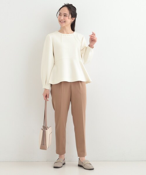 SHOO・LA・RUE(シューラルー)の「【S-LL/なめらかタッチ】上品見え フェイクパール付きペプラムトップス(Tシャツ/カットソー・レディース・アイボリー/ピンク/ネイビー・01/02/03/04)」の6枚目の写真