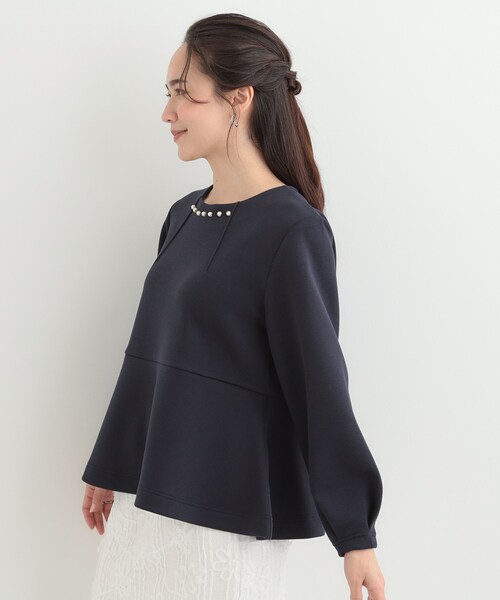 SHOO・LA・RUE(シューラルー)の「【S-LL/なめらかタッチ】上品見え フェイクパール付きペプラムトップス(Tシャツ/カットソー・レディース・アイボリー/ピンク/ネイビー・01/02/03/04)」の9枚目の写真