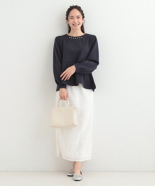 SHOO・LA・RUE(シューラルー)の「【S-LL/なめらかタッチ】上品見え フェイクパール付きペプラムトップス(Tシャツ/カットソー・レディース・アイボリー/ピンク/ネイビー・01/02/03/04)」の10枚目の写真