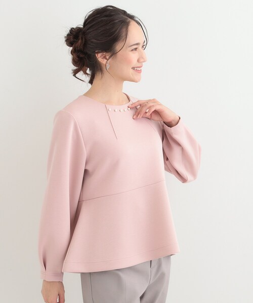 SHOO・LA・RUE(シューラルー)の「【S-LL/なめらかタッチ】上品見え フェイクパール付きペプラムトップス(Tシャツ/カットソー・レディース・アイボリー/ピンク/ネイビー・01/02/03/04)」の13枚目の写真