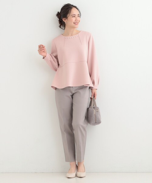 SHOO・LA・RUE(シューラルー)の「【S-LL/なめらかタッチ】上品見え フェイクパール付きペプラムトップス(Tシャツ/カットソー・レディース・アイボリー/ピンク/ネイビー・01/02/03/04)」の14枚目の写真