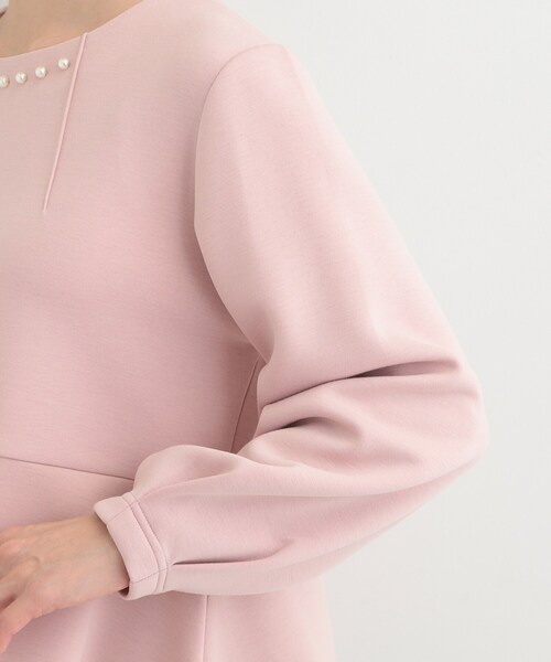 SHOO・LA・RUE(シューラルー)の「【S-LL/なめらかタッチ】上品見え フェイクパール付きペプラムトップス(Tシャツ/カットソー・レディース・アイボリー/ピンク/ネイビー・01/02/03/04)」の20枚目の写真