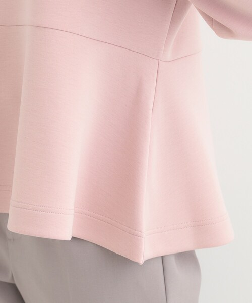 SHOO・LA・RUE(シューラルー)の「【S-LL/なめらかタッチ】上品見え フェイクパール付きペプラムトップス(Tシャツ/カットソー・レディース・アイボリー/ピンク/ネイビー・01/02/03/04)」の21枚目の写真