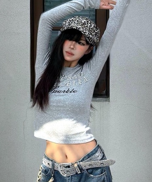 SHEENA(シーナ)の「パール×刺繍ロゴスリムフィットロンT(Tシャツ/カットソー・レディース・グレー・M)」の5枚目の写真