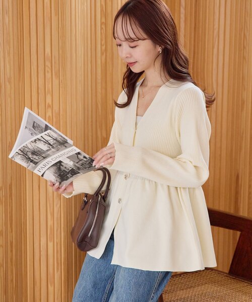 DISCOAT（ディスコート）の「リブメタル釦ペプラムカーディガン（カーディガン/ボレロ・レディース・ブラック/ダークグレー/ライトベージュ/アイボリー・FREE）」の6枚目の写真