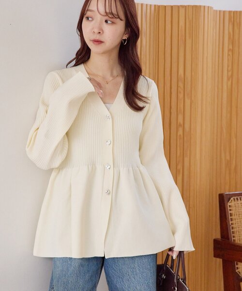 DISCOAT（ディスコート）の「リブメタル釦ペプラムカーディガン（カーディガン/ボレロ・レディース・ブラック/ダークグレー/ライトベージュ/アイボリー・FREE）」の7枚目の写真