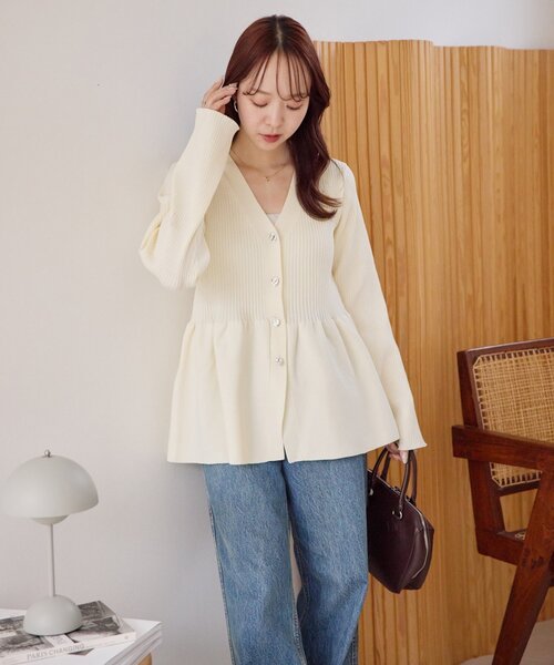 DISCOAT（ディスコート）の「リブメタル釦ペプラムカーディガン（カーディガン/ボレロ・レディース・ブラック/ダークグレー/ライトベージュ/アイボリー・FREE）」の10枚目の写真