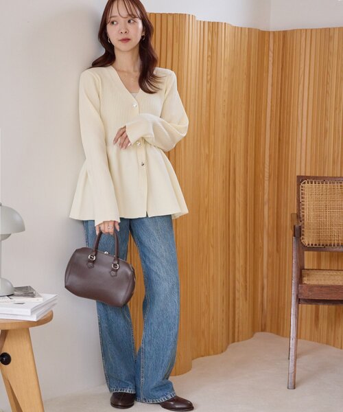 DISCOAT（ディスコート）の「リブメタル釦ペプラムカーディガン（カーディガン/ボレロ・レディース・ブラック/ダークグレー/ライトベージュ/アイボリー・FREE）」の13枚目の写真