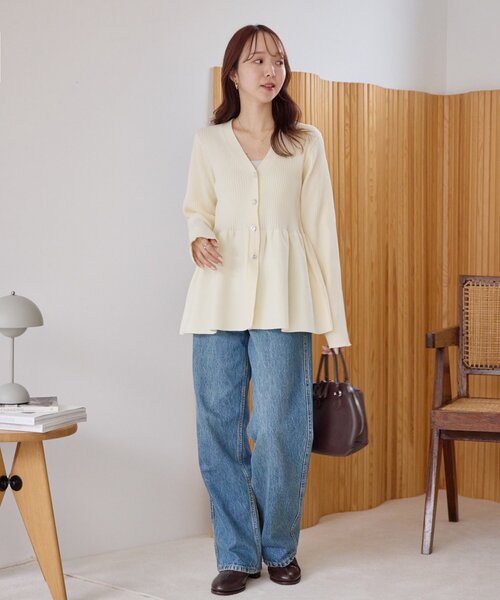 DISCOAT（ディスコート）の「リブメタル釦ペプラムカーディガン（カーディガン/ボレロ・レディース・ブラック/ダークグレー/ライトベージュ/アイボリー・FREE）」の14枚目の写真