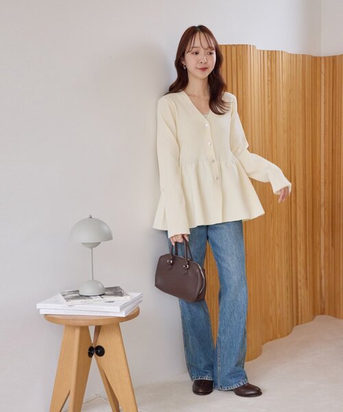 DISCOAT（ディスコート）の「リブメタル釦ペプラムカーディガン（カーディガン/ボレロ・レディース・ブラック/ダークグレー/ライトベージュ/アイボリー・FREE）」の16枚目の写真