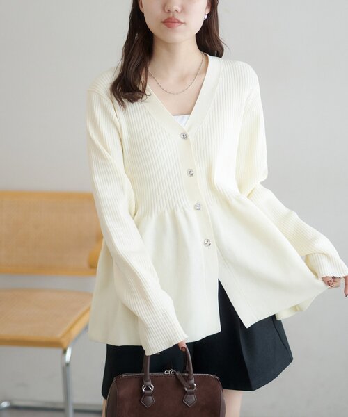 DISCOAT（ディスコート）の「リブメタル釦ペプラムカーディガン（カーディガン/ボレロ・レディース・ブラック/ダークグレー/ライトベージュ/アイボリー・FREE）」の17枚目の写真