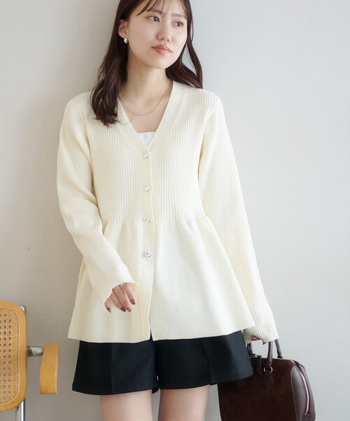 DISCOAT（ディスコート）の「リブメタル釦ペプラムカーディガン（カーディガン/ボレロ・レディース・ブラック/ダークグレー/ライトベージュ/アイボリー・FREE）」の19枚目の写真