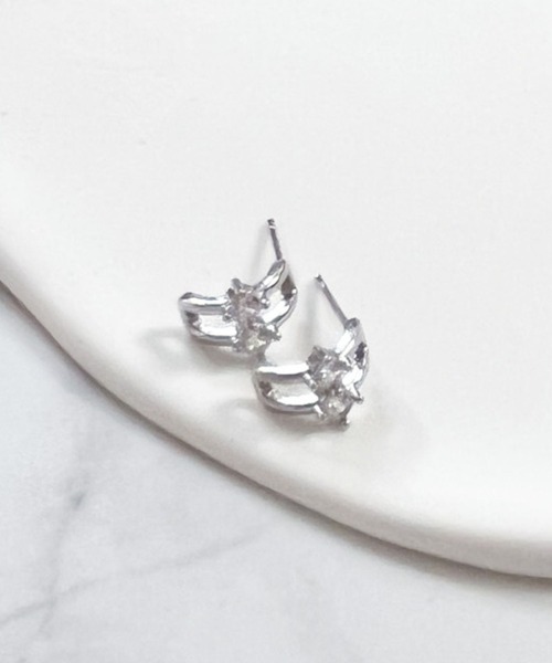 yu-ka(ユーカ)の「YU-KA:ダブルラインミニピアス double line mini pierce(ピアス(両耳用)・レディース・シルバー/ゴールド・FREE)」の3枚目の写真