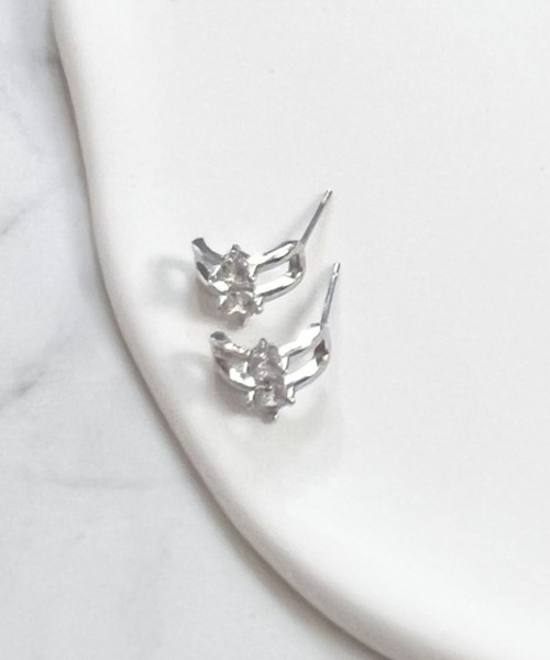 yu-ka(ユーカ)の「YU-KA:ダブルラインミニピアス double line mini pierce(ピアス(両耳用)・レディース・シルバー/ゴールド・FREE)」の4枚目の写真