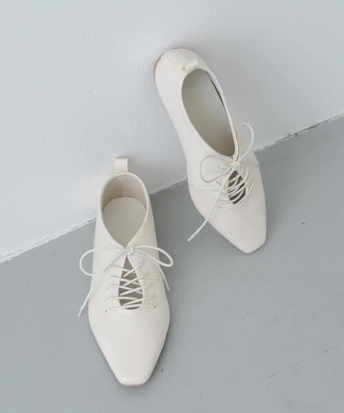 SENSE OF PLACE by URBAN RESEARCH（センスオブプレイスバイアーバンリサーチ）の「『抗菌』ギャザーレースアップシューズ（その他シューズ・レディース・ベージュ/ブラック/アイボリー・MEDIUM/SMALL/LARGE）」の2枚目の写真