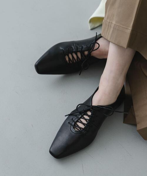 SENSE OF PLACE by URBAN RESEARCH（センスオブプレイスバイアーバンリサーチ）の「『抗菌』ギャザーレースアップシューズ（その他シューズ・レディース・ベージュ/ブラック/アイボリー・MEDIUM/SMALL/LARGE）」の3枚目の写真