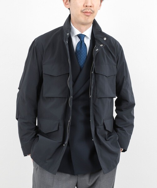 NOLLEY’S(ノーリーズ)の「【ダントツ撥水】M65タイプフードブルゾン 26SS / ウォッシャブル / パッカブル(ブルゾン・メンズ・ネイビー/グレイッシュブルー/ベージュ・L/M/S/XL)」の2枚目の写真