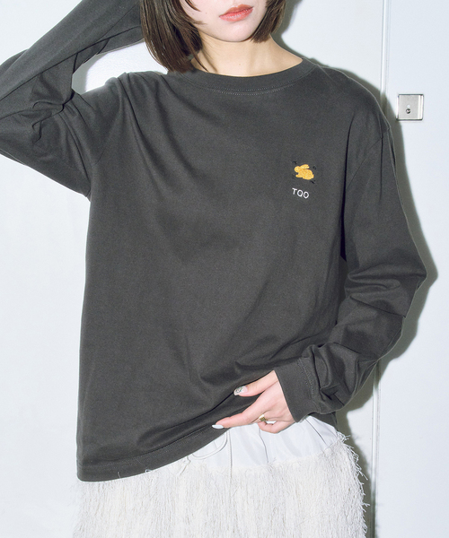 TOGA PULLA(トーガ プルラ)の「TOGA PULLA EMBROIDERY L/S TZ261-JK951:カットソー(Tシャツ/カットソー・レディース・パープル/チャコールグレー・LARGE/MEDIUM)」の2枚目の写真