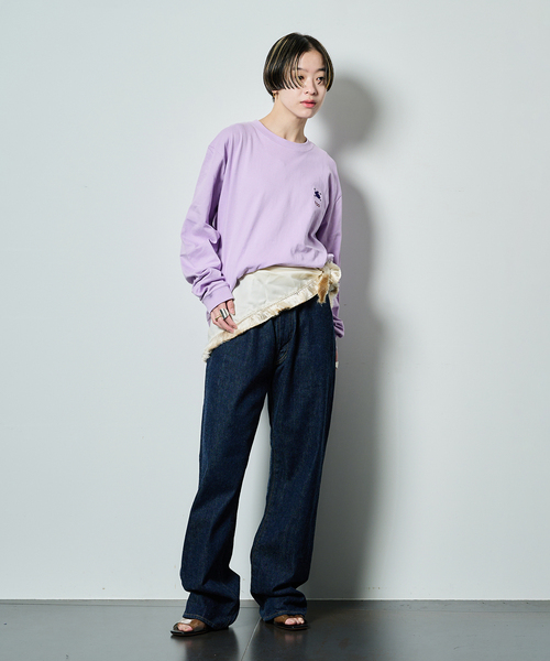TOGA PULLA(トーガ プルラ)の「TOGA PULLA EMBROIDERY L/S TZ261-JK951:カットソー(Tシャツ/カットソー・レディース・パープル/チャコールグレー・LARGE/MEDIUM)」の5枚目の写真