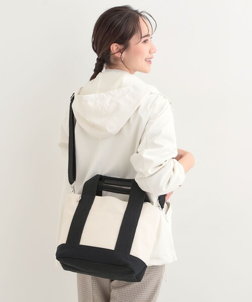 SHOO・LA・RUE（シューラルー）の「配色キャンバストートバッグ（トートバッグ・レディース・グレー系4/ブルー系4/ブラック系4・00）」の2枚目の写真