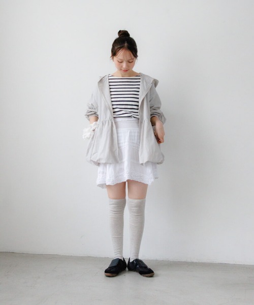 flower（フラワー）の「ペプラムナイロンフーディー（ナイロンジャケット・レディース・グレー/アイボリー・FREE）」の14枚目の写真