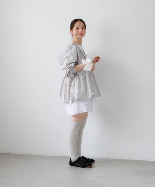 flower（フラワー）の「ペプラムナイロンフーディー（ナイロンジャケット・レディース・グレー/アイボリー・FREE）」の13枚目の写真