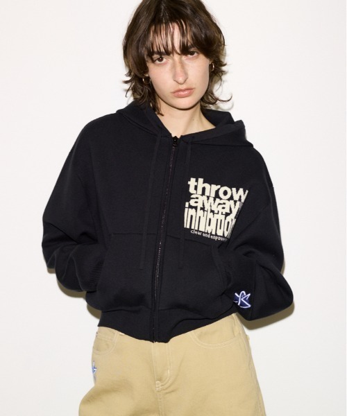 SLY（スライ）の「ESQWE LOGO KNIT ZIP PKTHROW エスクェロゴニットジップパーカー 春服（パーカー・レディース・ネイビー/ライトブラック・FREE）」の2枚目の写真