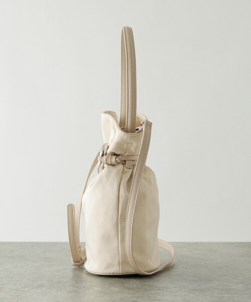GALLEST(ギャレスト)の「【LE VERNIS】Poire bucket bag M(ハンドバッグ・レディース・オフホワイト/ブラック・00)」の6枚目の写真