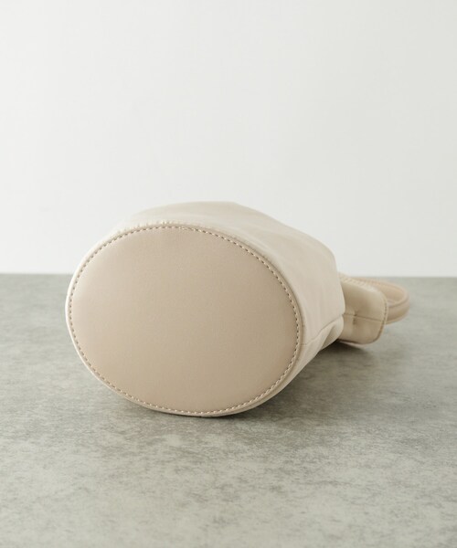 GALLEST(ギャレスト)の「【LE VERNIS】Poire bucket bag M(ハンドバッグ・レディース・オフホワイト/ブラック・00)」の8枚目の写真