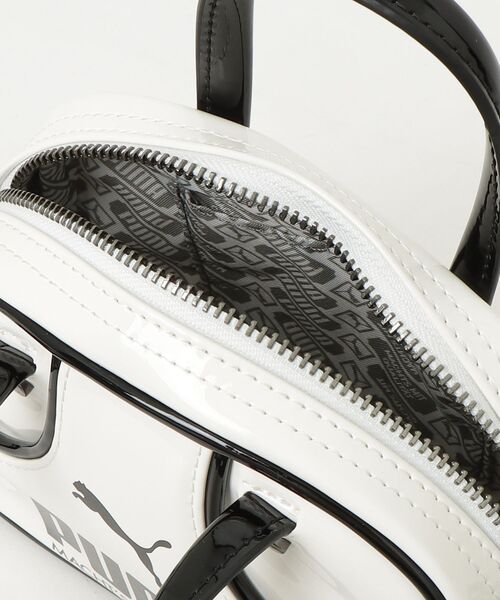 Ray BEAMS（レイビームス）の「PUMA 1976マイクロBAG（トートバッグ・レディース・ブラック/ホワイト/シルバー・ONE SIZE）」の6枚目の写真