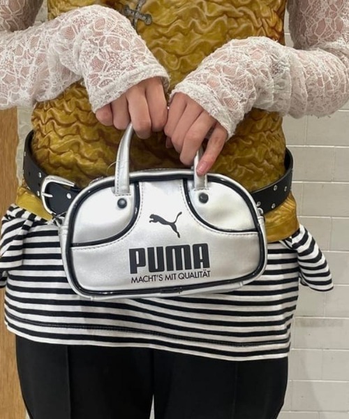 PUMA（プーマ）の「PUMA / 1976 マイクロ グリップ バッグ（ショルダーバッグ・レディース・ブラック/ホワイト/シルバー・ONE SIZE）」の9枚目の写真