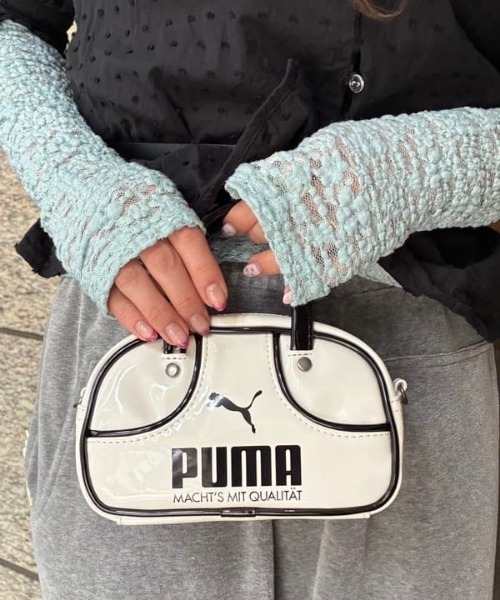 PUMA（プーマ）の「PUMA / 1976 マイクロ グリップ バッグ（ショルダーバッグ・レディース・ブラック/ホワイト/シルバー・ONE SIZE）」の7枚目の写真