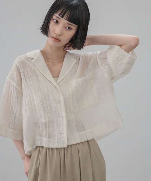 LOWRYS FARM（ローリーズファーム）の「シアーショートカイキンシャツＳＳ  657804（シャツ/ブラウス・レディース・ブルー/ブラック/ブラウン/ホワイト・FREE）」の2枚目の写真