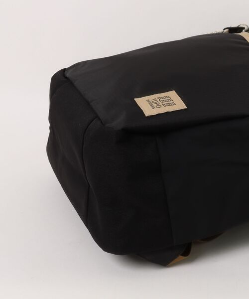 TOPO DESIGNS（トポデザインズ）の「多機能バックパック【TOPO DESIGNS】COMMUTER BACKPACK（バックパック/リュック・レディース・グレー/ブラック・ONE SIZE）」の4枚目の写真