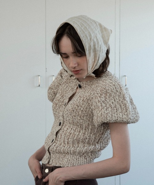 lawgy(ラウジー)の「check triangle mellow scarf / チェックトライアングルメロウスカーフ(バンダナ/スカーフ・レディース・ライトベージュ/ブルー/ブラック・FREE)」の2枚目の写真