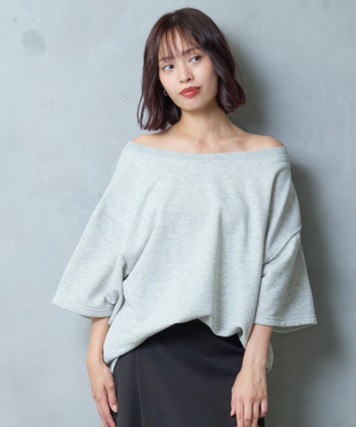 A.D.C.L.(エーディーシーエル)の「オフショルダー オーバーサイズ プルオーバー(Tシャツ/カットソー・レディース・ブラック/オートミール/イエロー・M/L)」の2枚目の写真
