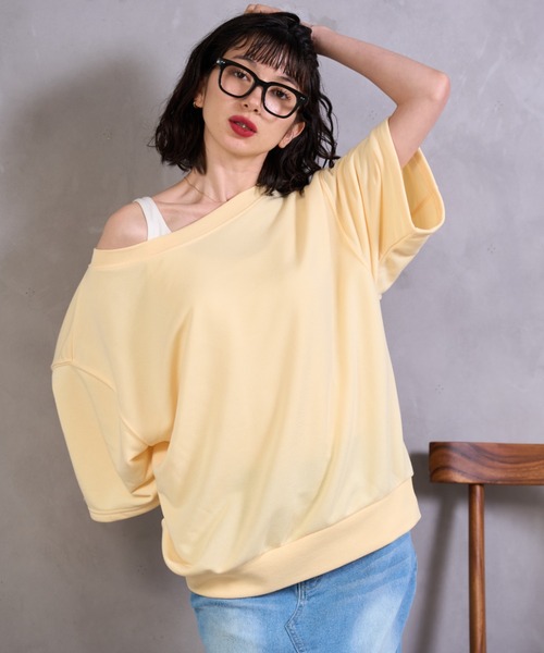 A.D.C.L.(エーディーシーエル)の「オフショルダー オーバーサイズ プルオーバー(Tシャツ/カットソー・レディース・ブラック/オートミール/イエロー・M/L)」の7枚目の写真