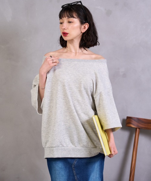 A.D.C.L.(エーディーシーエル)の「オフショルダー オーバーサイズ プルオーバー(Tシャツ/カットソー・レディース・ブラック/オートミール/イエロー・M/L)」の11枚目の写真