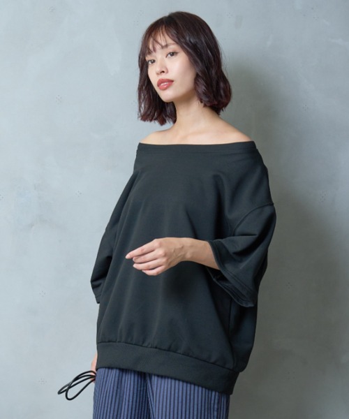 A.D.C.L.（エーディーシーエル）の「オフショルダー オーバーサイズ プルオーバー（Tシャツ/カットソー・レディース・ブラック/オートミール/イエロー・M/L）」の4枚目の写真