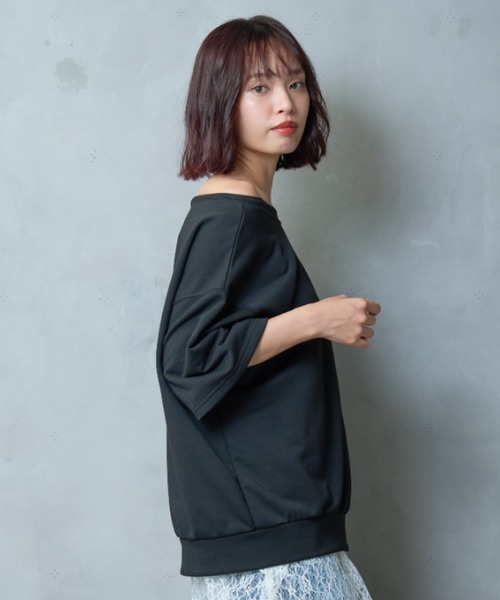 A.D.C.L.（エーディーシーエル）の「オフショルダー オーバーサイズ プルオーバー（Tシャツ/カットソー・レディース・ブラック/オートミール/イエロー・M/L）」の9枚目の写真