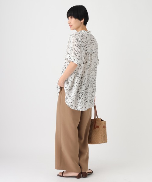 Elura（エルーラ）の「サラサラ着映えスキッパーチュニック/661810（シャツ/ブラウス・レディース・ネイビー/ドット/ホワイト/ライトブルー・FREE）」の18枚目の写真