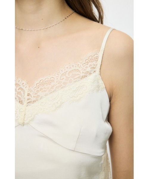 MOUSSY(マウジー)の「LACE TRIM SATIN キャミソール(キャミソール・レディース・アイボリー/ブラック・FREE)」の18枚目の写真