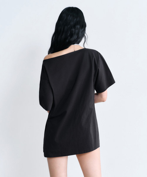 MUSINSA STANDARD WOMAN（ムシンサスタンダードウーマン）の「ウィメンズリラックスドオフショルダーTシャツ[ブラック]（Tシャツ/カットソー・レディース・その他・SMALL/MEDIUM/LARGE/X-SMALL）」の3枚目の写真