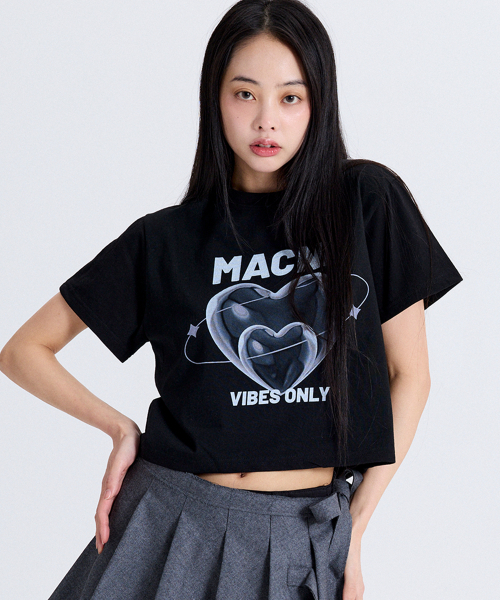 MACNI(マクニ)の「DOUBLE HEART CROP T-SHIRT BLACK(Tシャツ/カットソー・レディース・ブラック・FREE)」の2枚目の写真
