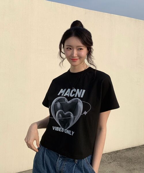 MACNI(マクニ)の「DOUBLE HEART CROP T-SHIRT BLACK(Tシャツ/カットソー・レディース・ブラック・FREE)」の5枚目の写真